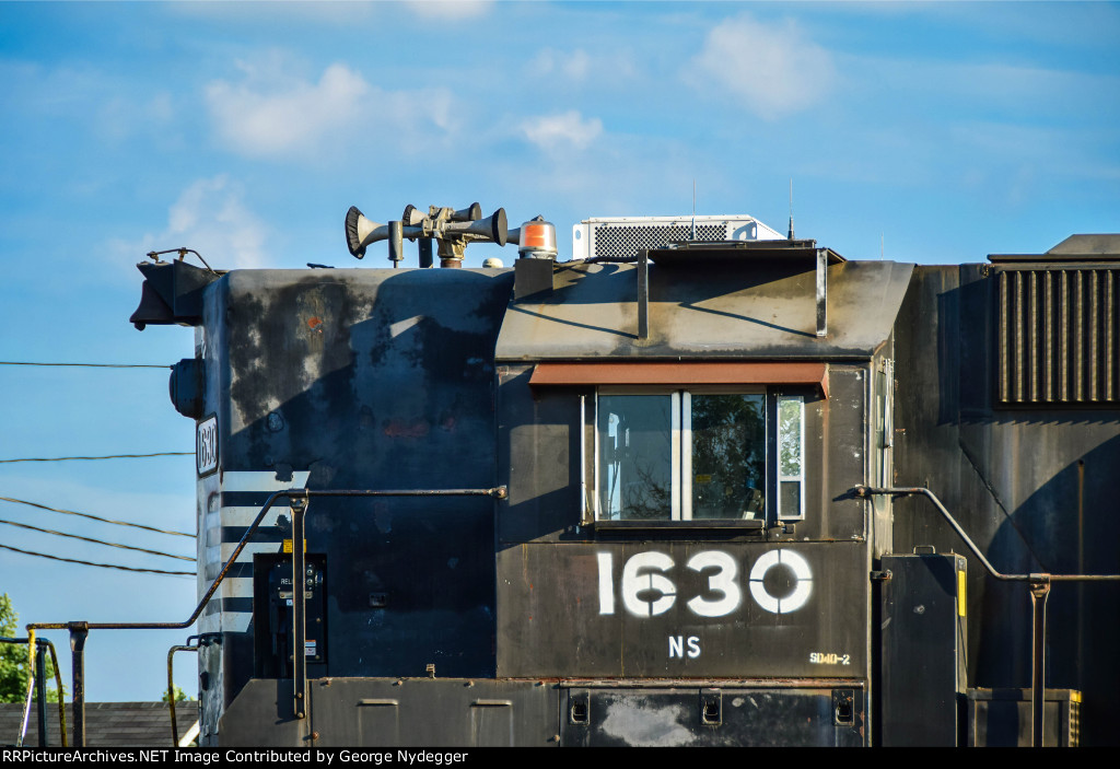 Close-up of NS 1630 / SD40-2 High-Hood